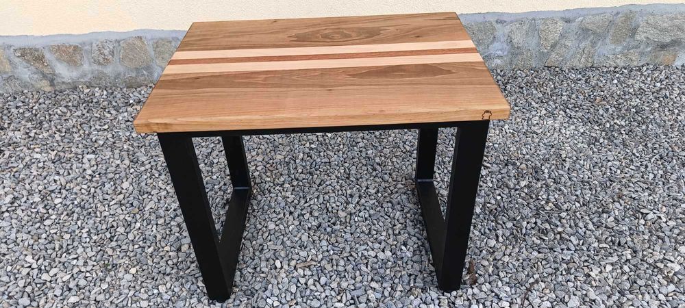 Маса от масив и метал