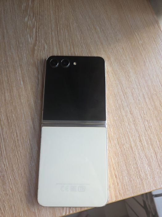Samsung Galaxy Z Flip 5