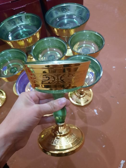 Yengi ishlatilmagan karopkalari bn turibdi