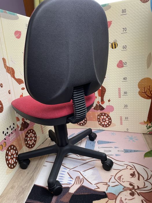 Scaun birou rosu pentru copii de scoala / adulti, rotativ si reglabil