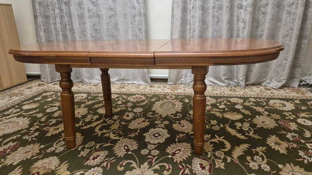 Стол обеденный для гостиной