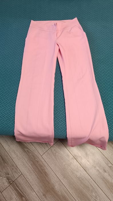 Юбочки новые и брюки продам