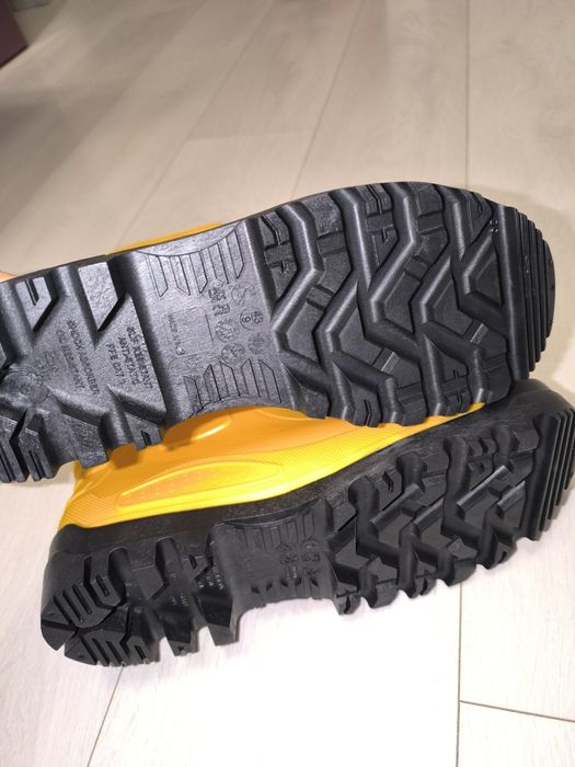 Защитни гумени ботуши Tornado S5