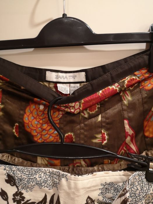 Vând 2 fuste mărimea M