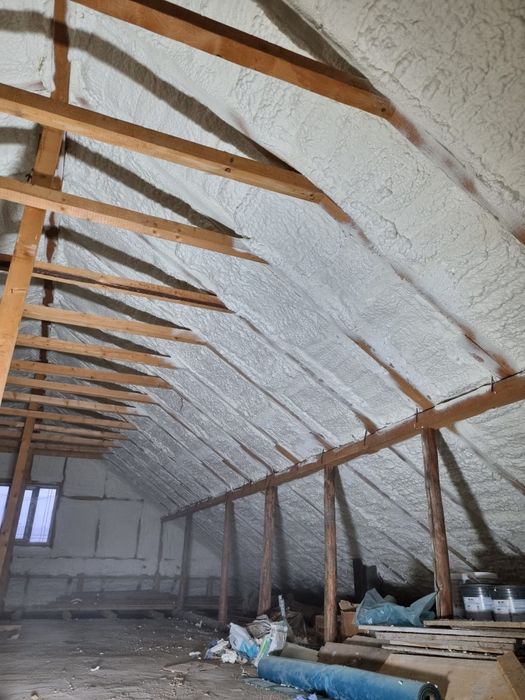 Izolatie Termica cu Spuma Poliuretanica 40 RON