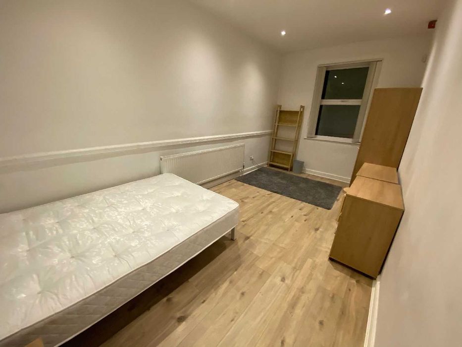 Дава се под наем Двустаен апартамент в София, Център - 64 кв.м за 408 € - Снимка #1