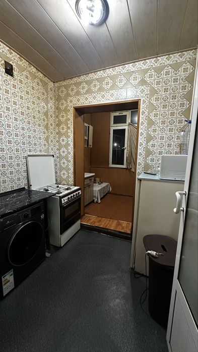 Konditsioner Kir moshina Gaz plita Shkaf va Krovatla stulla sotiladi