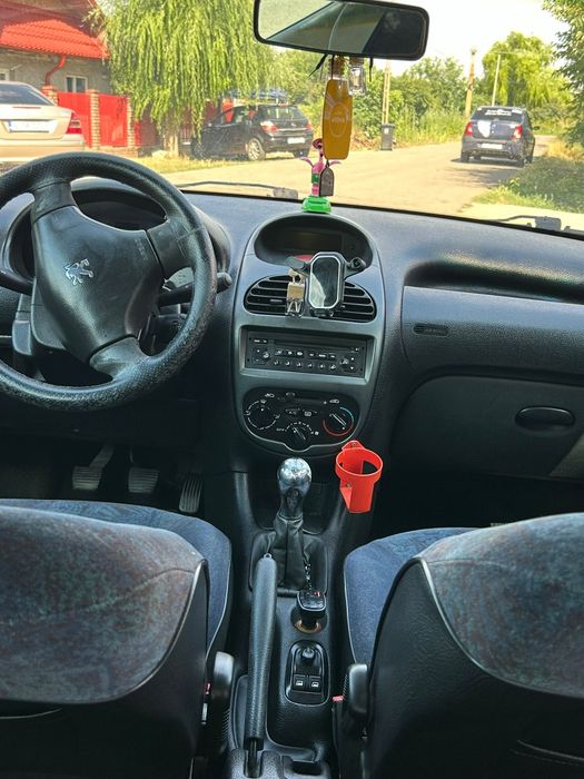 Vând  Peugeot 206  14 hdi