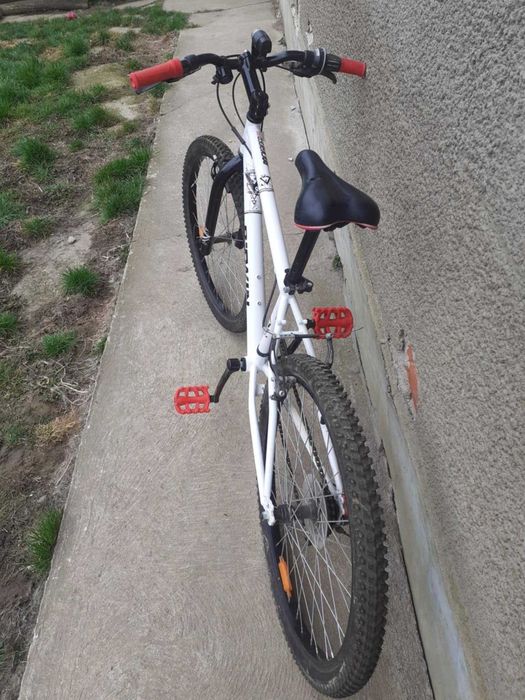 bicicleta mountenbike aproape nou de vanzare