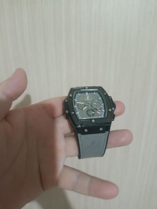 Срочно Часы почти новые