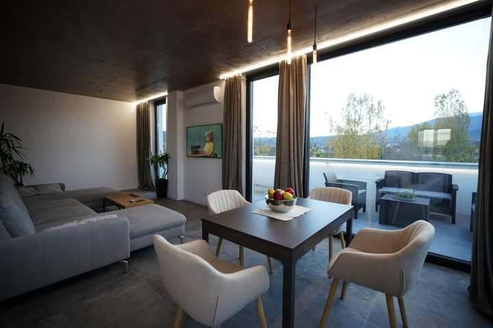 Дава се под наем Тристаен апартамент в София, Горубляне - 120 кв.м за 1499 € - Снимка #1