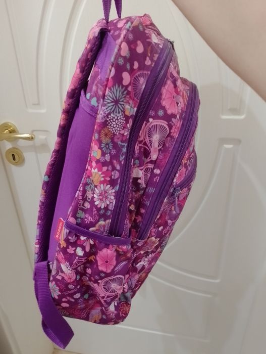 Продавам раница за училище GABOL