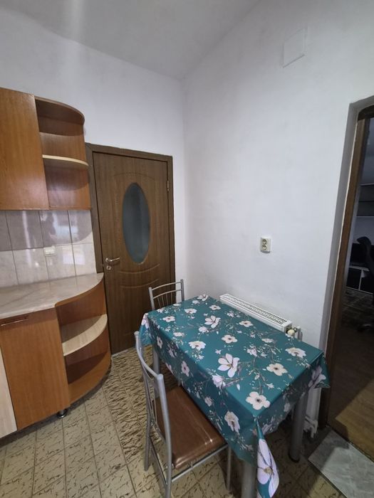 Apartament o cameră de închiriat