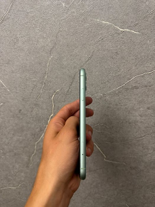 Iphone 11  память 128gb все работает