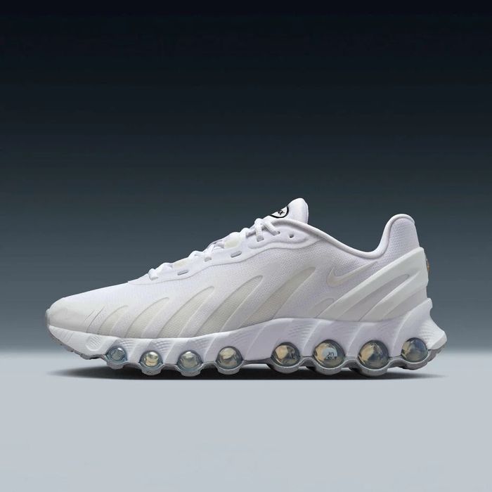 Nike DN8 triple white.