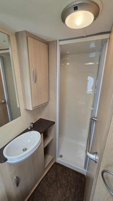 Rulota Sterling Europa 550, 2010, Pat Fix, Cabina Dus, Off Camping, 2 zone