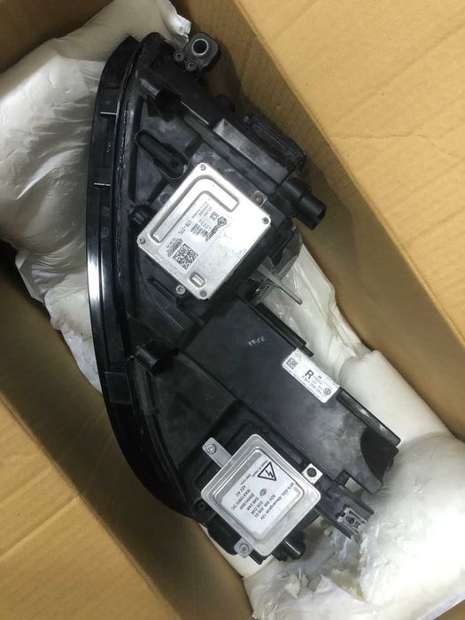 Оригиналени ксенонови фарове за Фолксваген Туран2013 комплект с модули