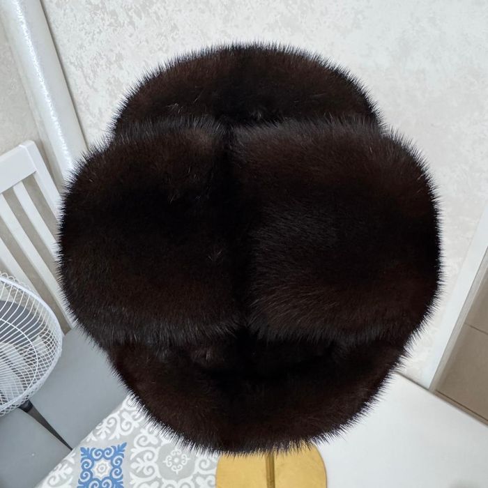 Норковая шапка коричневая
