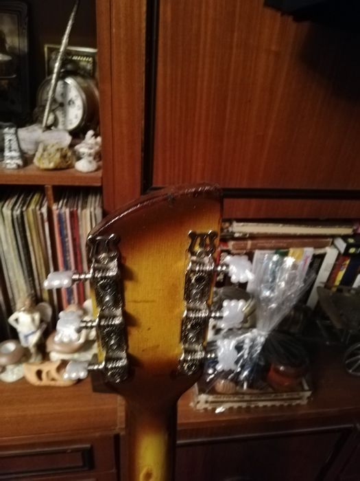 Лютиерска електроакустична китара