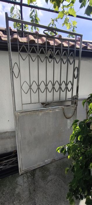 Врати от плътно желязо