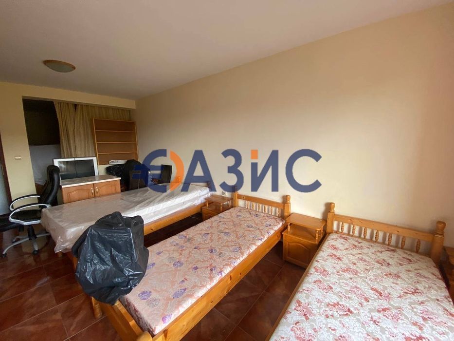 Голям 4-стаен апартамент без такса поддръжка, Слънчев Бряг, България,