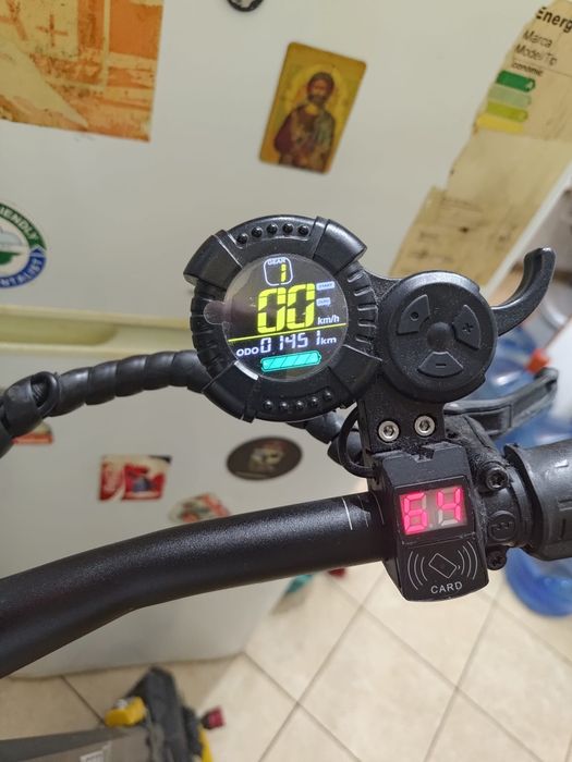 VSETT 10+ Pro Baterie LG 60V/28Ah, Autonomie 80 - 85Km, , Viteza 80 Km/h, Motor 2 x 1400W, Roti pneumatice 10" (Negru/Galben)