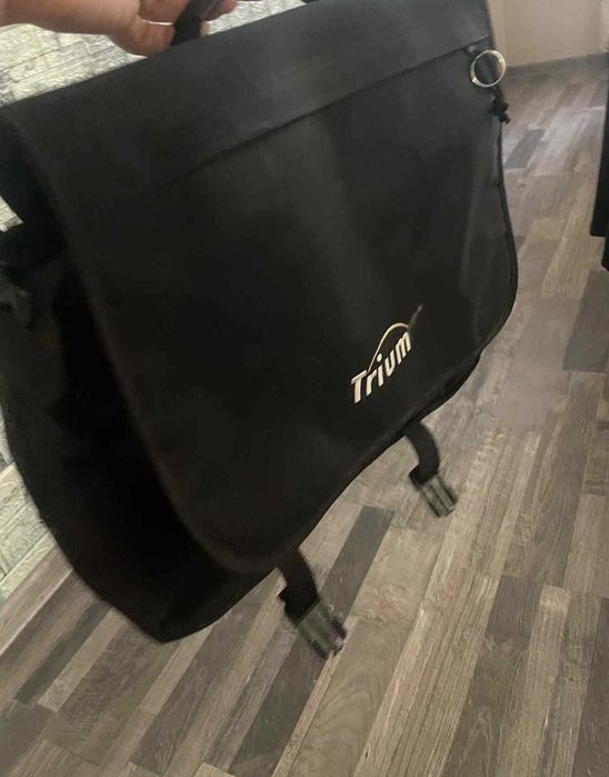 Раница за лаптоп много удобна