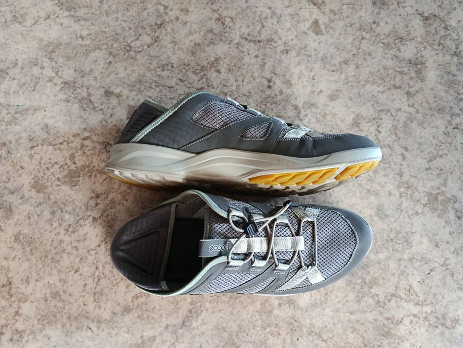 Продам кроссовки лето( сетка) ц 5000