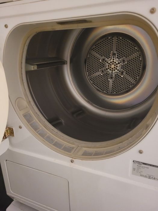 Vând uscător Miele