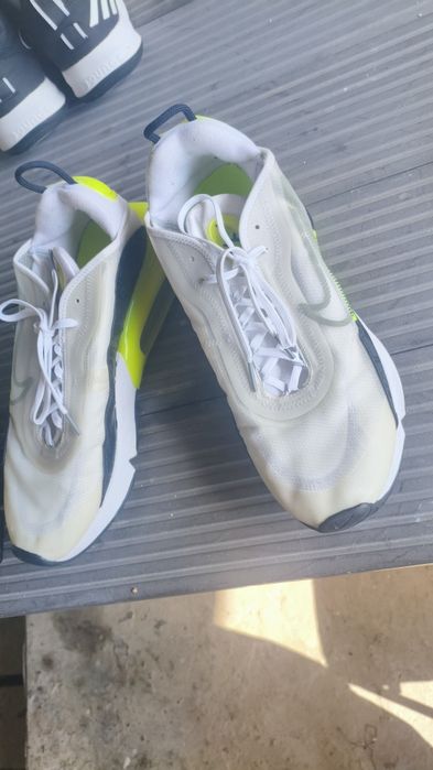 Nike Air Max 2090 в расцветке White Volt