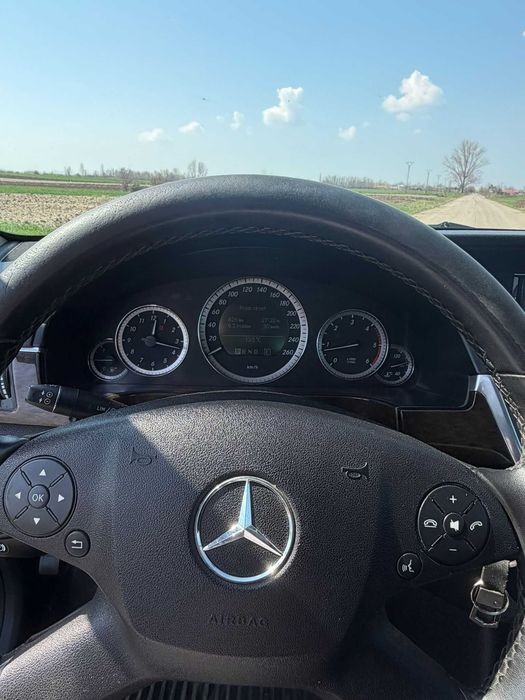 Mercedes benz E200