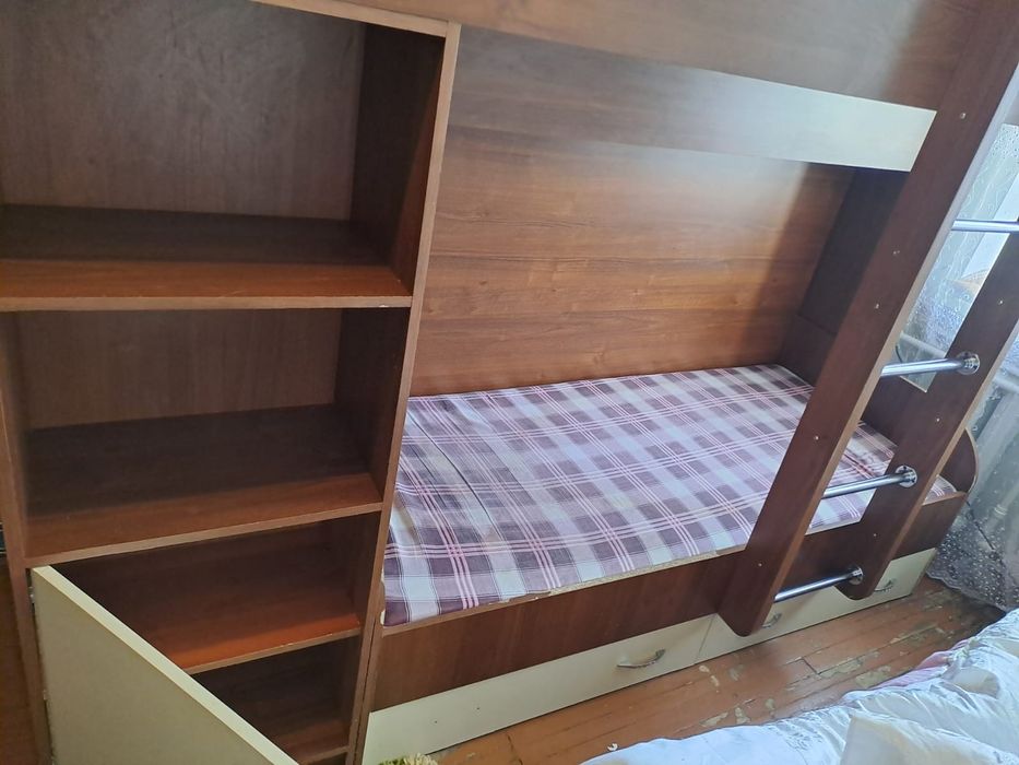 Продам кровать  двухярусная