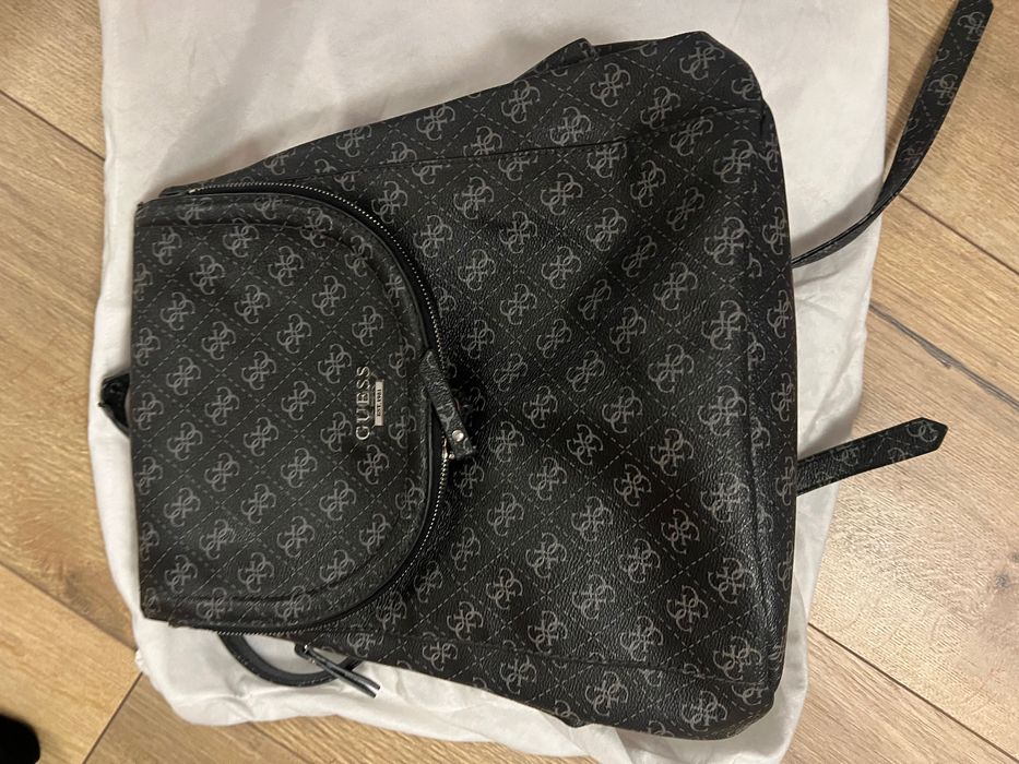 Раница Guess черна