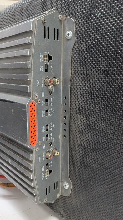 Сабвуфер Infinity с усилителем JBL