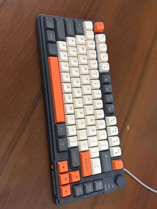 Продам клавиатуру