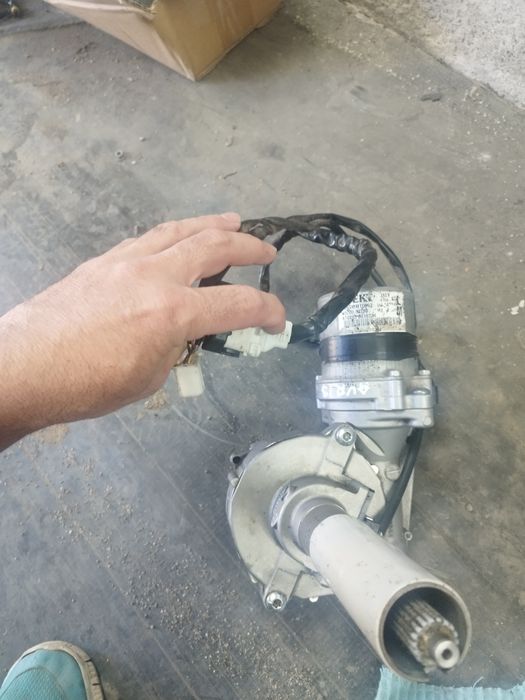 Рейка усилвателToyota auris 2007