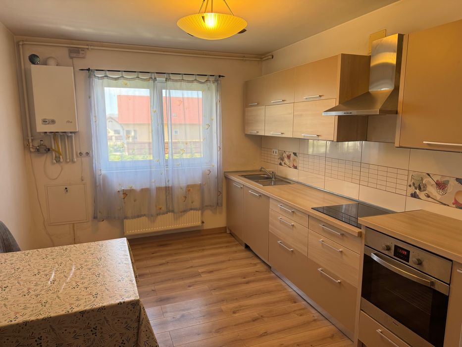 De inchireat apartament 3 camere