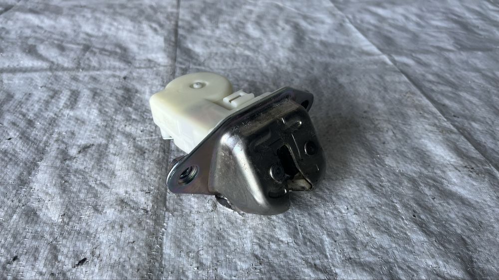 Брава за багажник Subaru Legacy 2009-