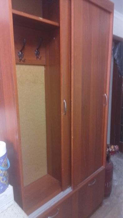 Срочно продам шкаф для прихожей!