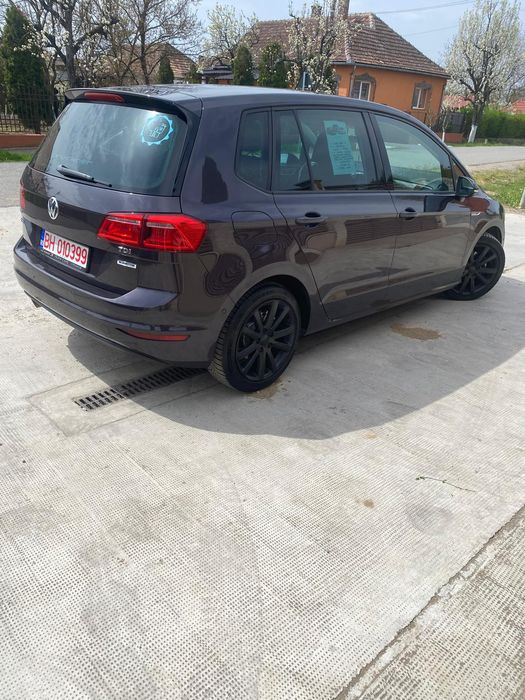Vând VW GOLF  sportsvan