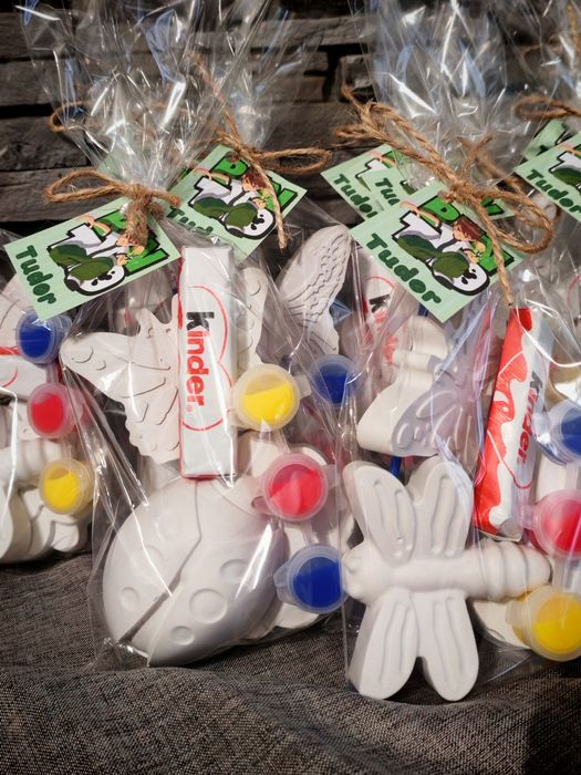 Pachete de pictura pe figurine de ipsos