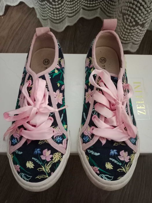 Продам кеды для девочки