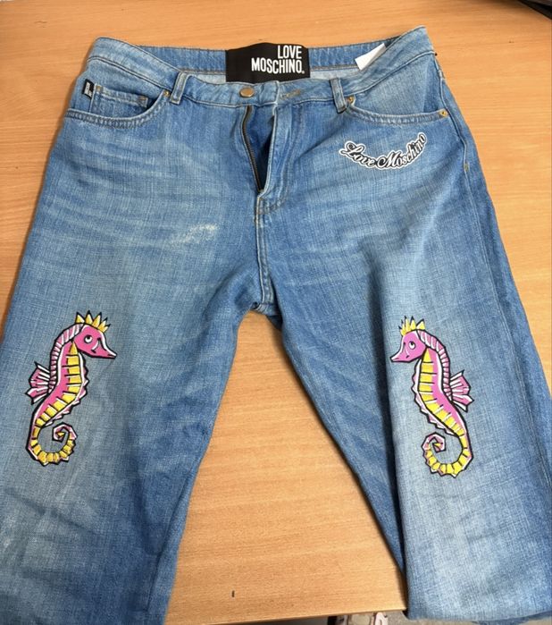 Дамски дънки moschino бродерия като нови