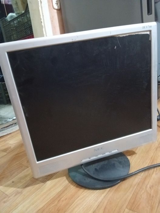 Stolga qôyiladigan monitor