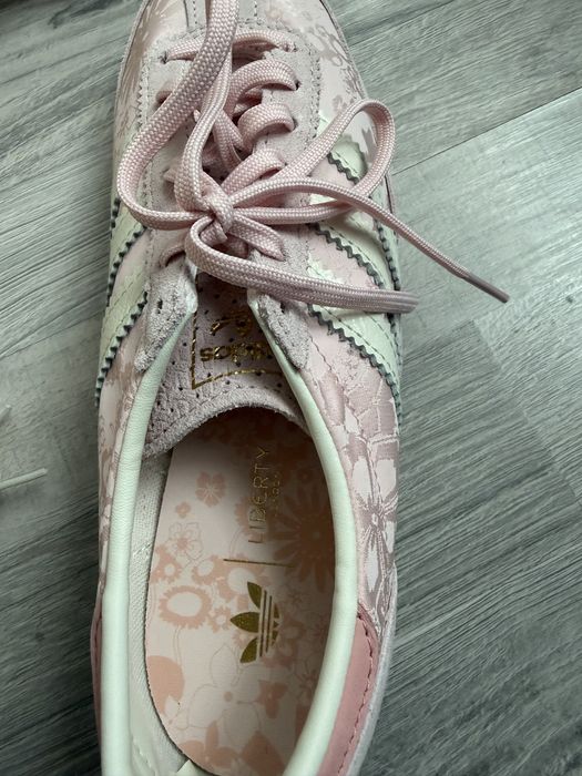 Кроссовки адидас