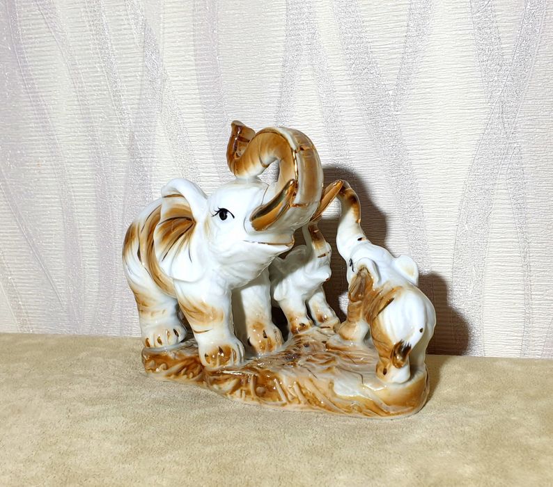 Статуэтка фарфор Слоны