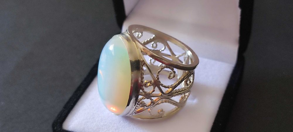 Шикарное серебряное кольцо с камнем ЛУННЫЙ КАМЕНЬ