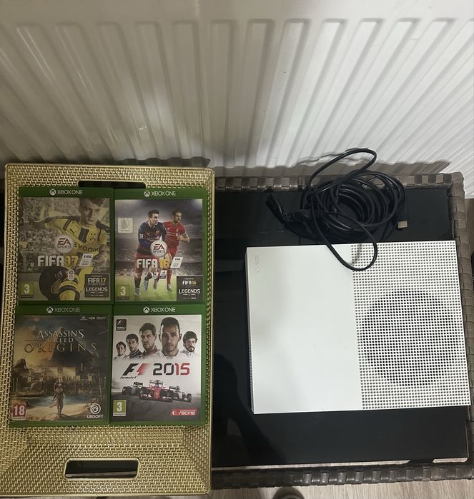 Xbox one S 1tb + 4 jocuri + cabluri