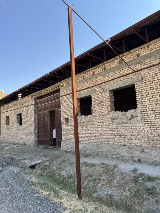 Navoiy shaxardan 16 sotixlik hovli sotiladi