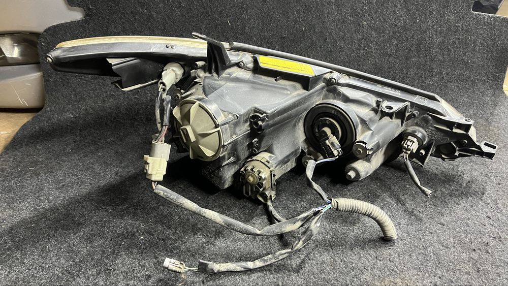 Левая фара Тойота Эстима 2008